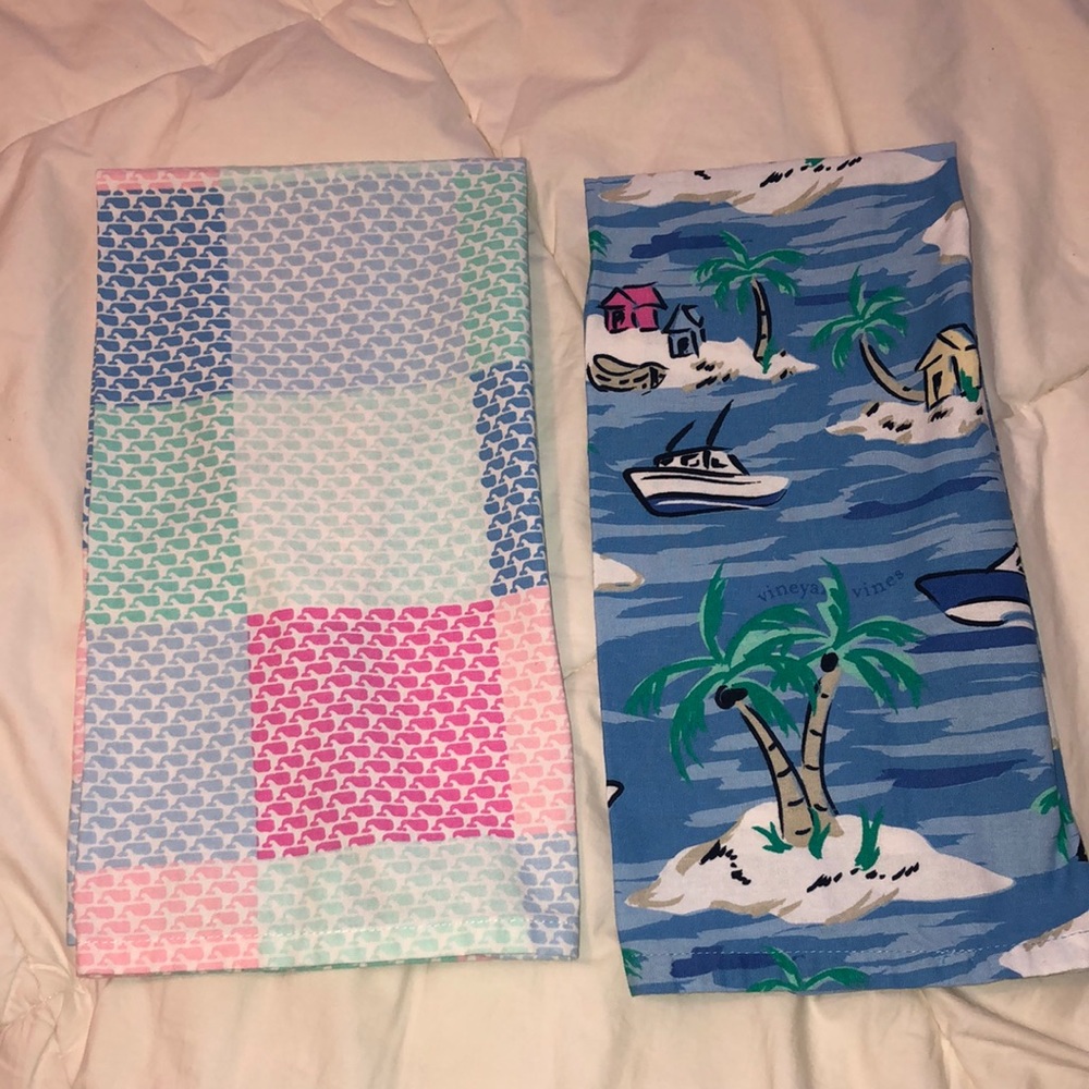 New NWOT Vineyard Vines kitchen towels set of 2 whale beach theme